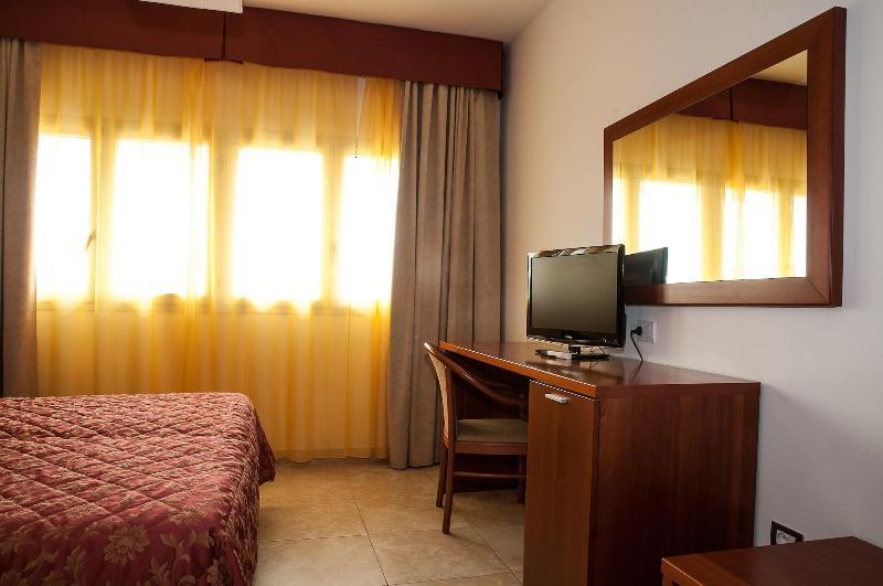 Hotel Demar ออลเบีย ภายนอก รูปภาพ