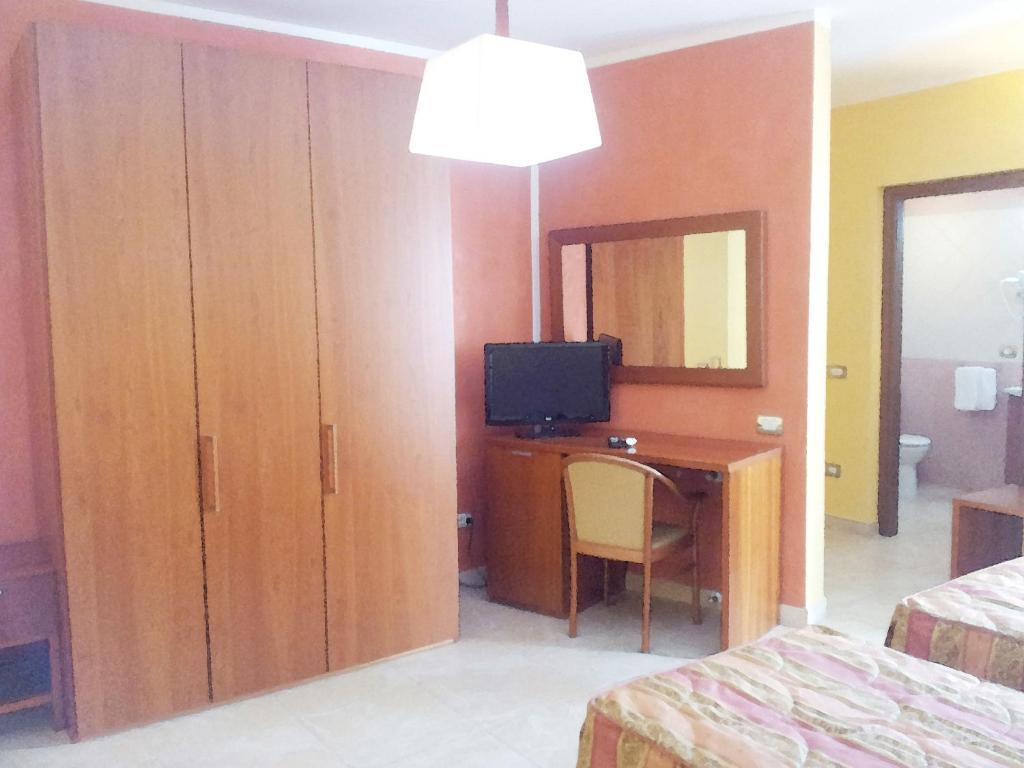 Hotel Demar ออลเบีย ภายนอก รูปภาพ