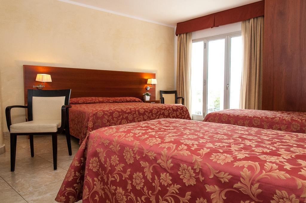 Hotel Demar ออลเบีย ภายนอก รูปภาพ