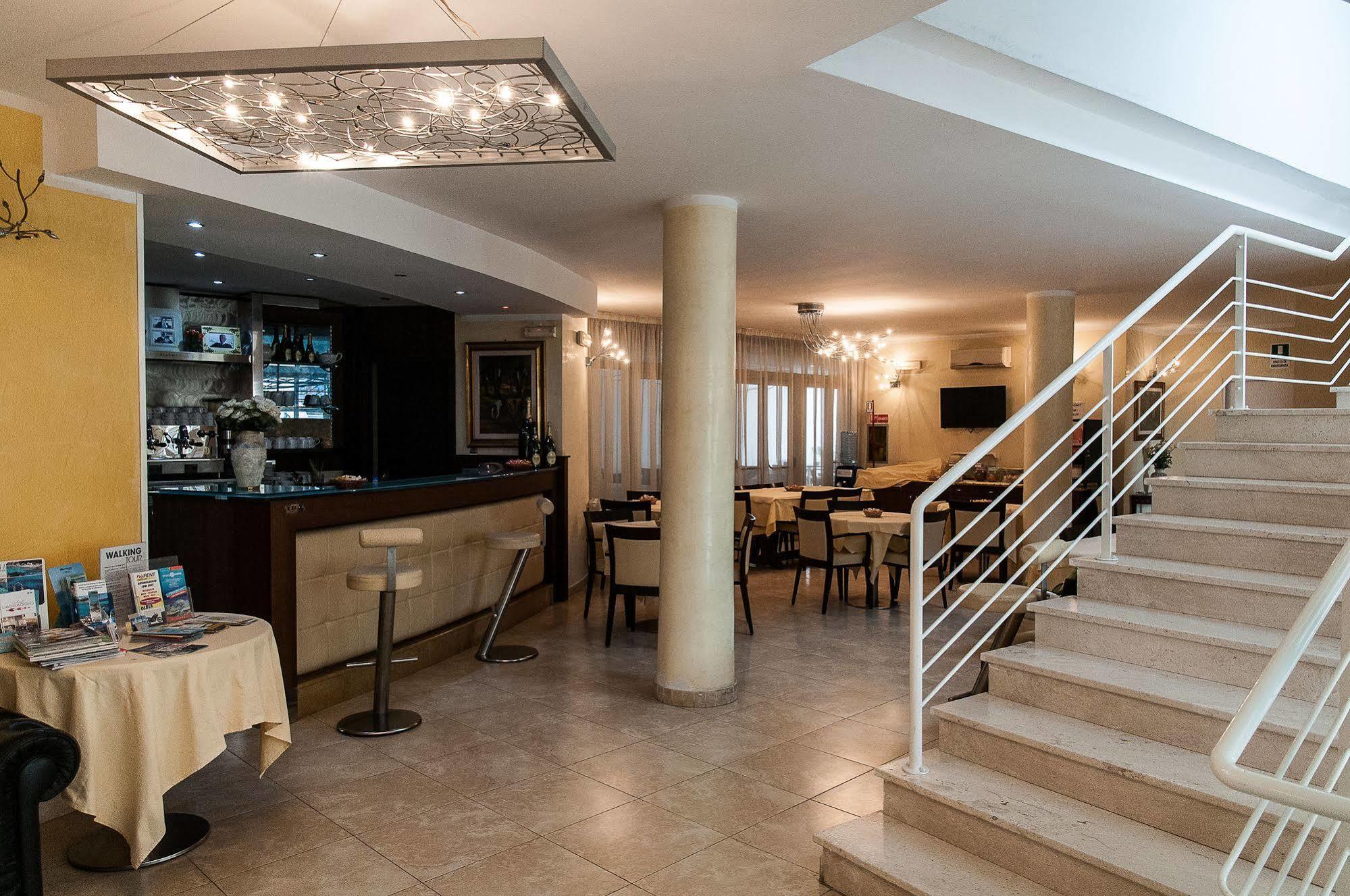 Hotel Demar ออลเบีย ภายนอก รูปภาพ