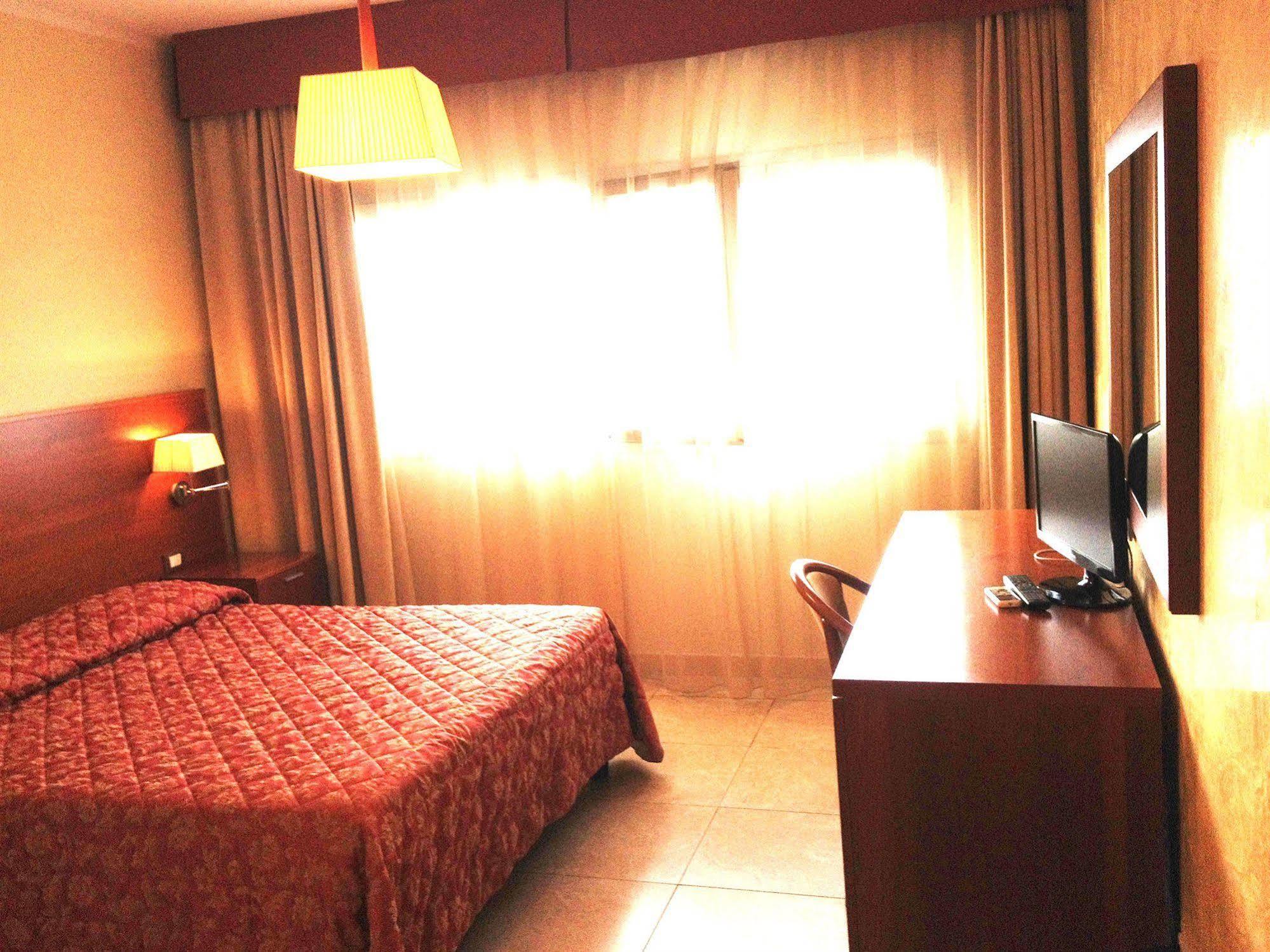 Hotel Demar ออลเบีย ภายนอก รูปภาพ