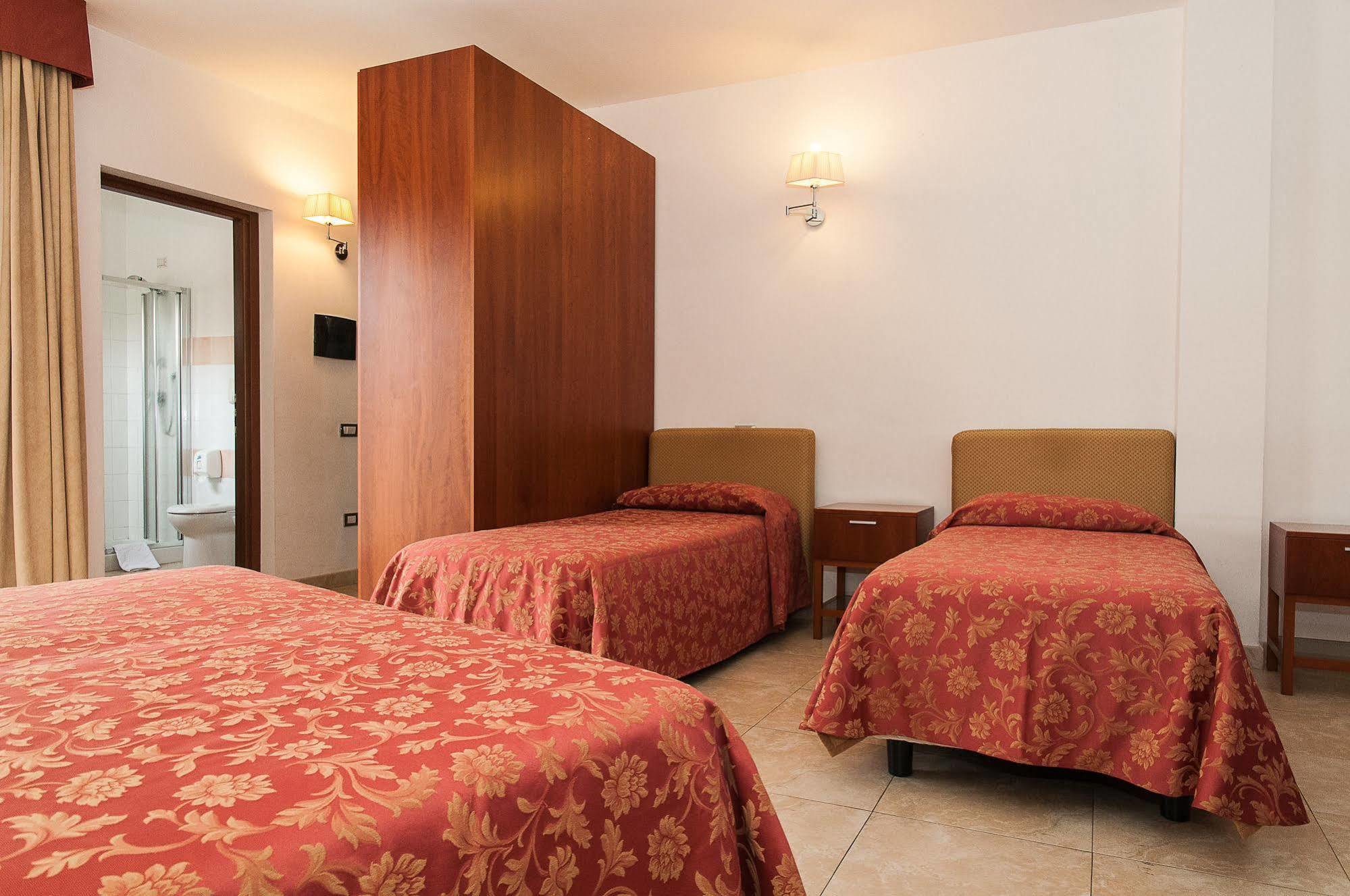 Hotel Demar ออลเบีย ภายนอก รูปภาพ